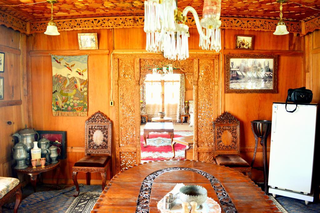 Srīnagar Kings Houseboats酒店 外观 照片